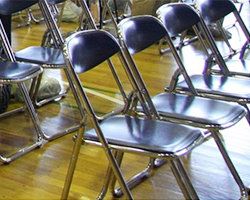 学校寄贈品体育館用折りたたみ椅子